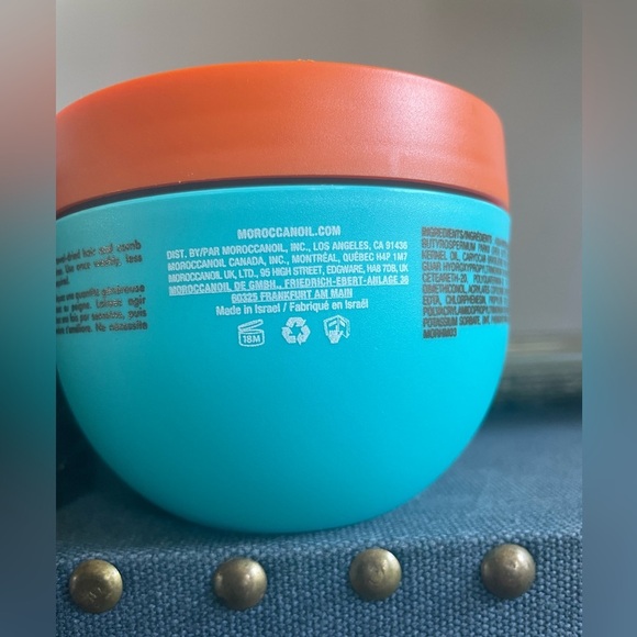 Moroccanoil Restorative Hair Mask 250mls
For weakened and damaged hair - Picture 3 of 8